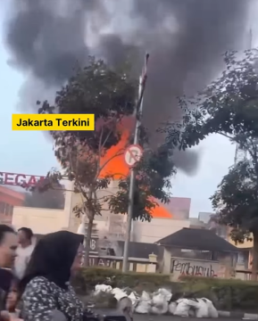 Markas Gegana Jakarta Pusat terbakar. (Instagram @jakarta.terkini)